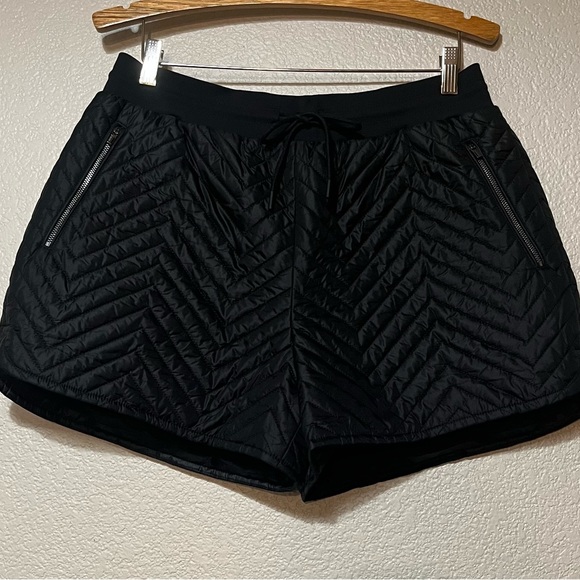 Athleta Black Quilted Shorts Size 10 - Picture 2 of 9